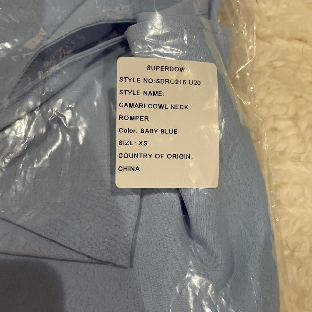 Camari Cowl Neck Romper in Baby Blue
superdown - Picture 8 of 8